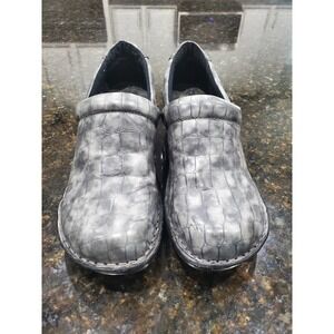 B.O.C Born Concepts Women's Gray Crocodile Embossed Clogs Wedge Heel Shoes 8